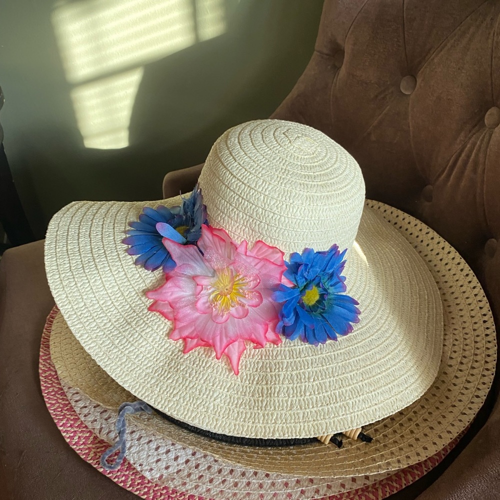 Hat women beautiful hot?